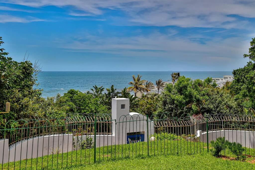Large Sea View, Walk To Eateries, Loadshed Free Apartment Балито Екстериор снимка
