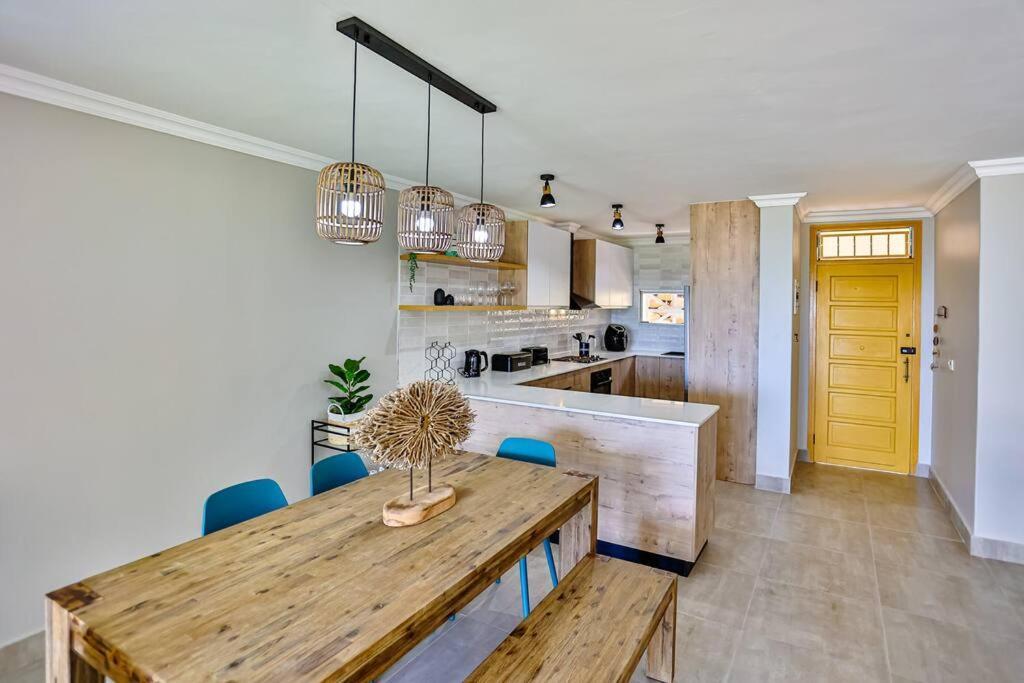 Large Sea View, Walk To Eateries, Loadshed Free Apartment Балито Екстериор снимка