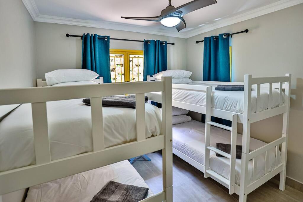 Large Sea View, Walk To Eateries, Loadshed Free Apartment Балито Екстериор снимка