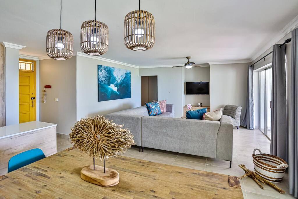 Large Sea View, Walk To Eateries, Loadshed Free Apartment Балито Екстериор снимка