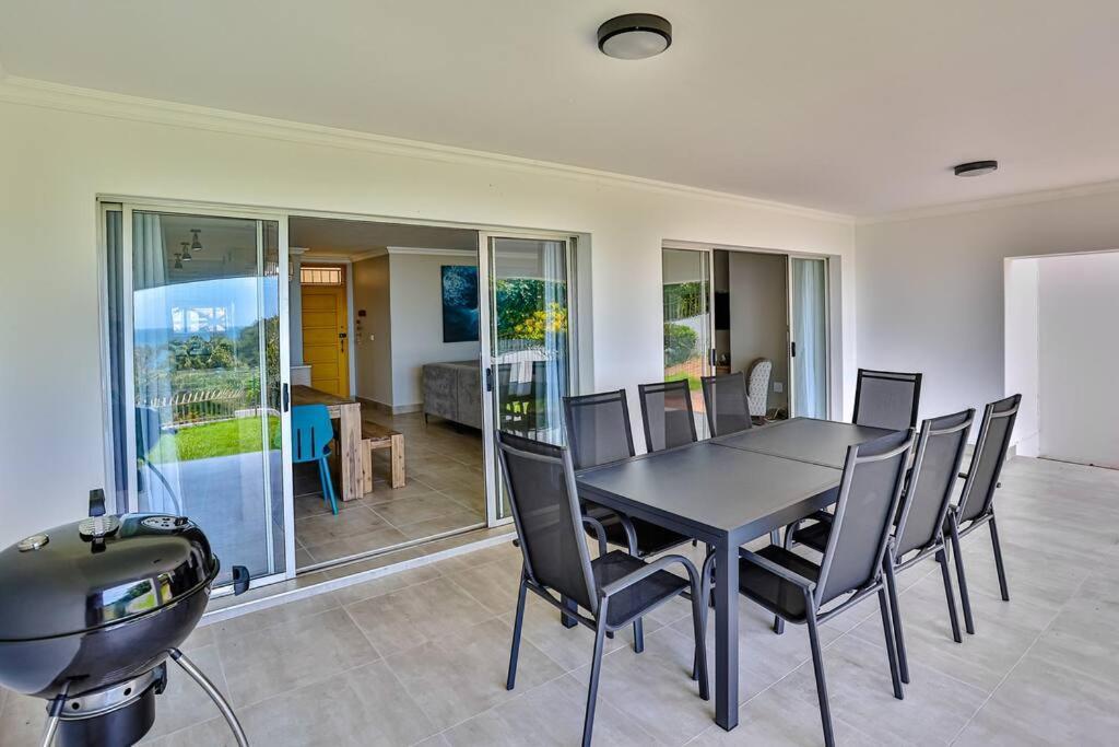 Large Sea View, Walk To Eateries, Loadshed Free Apartment Балито Екстериор снимка