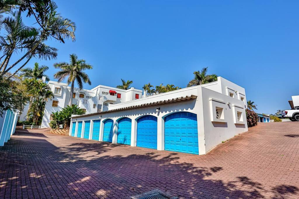Large Sea View, Walk To Eateries, Loadshed Free Apartment Балито Екстериор снимка