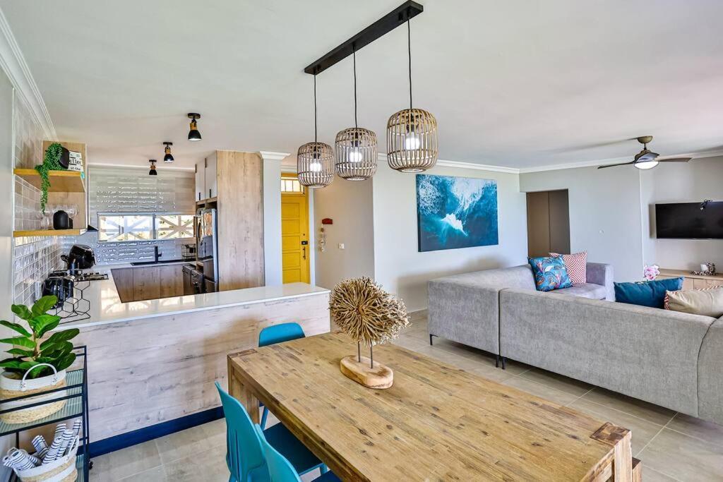 Large Sea View, Walk To Eateries, Loadshed Free Apartment Балито Екстериор снимка